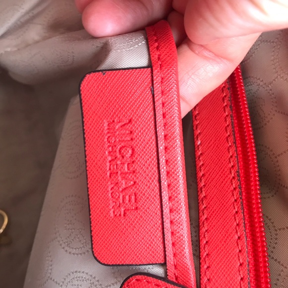 Michel Kors Red Leather Large Selma Satchel - Picture 5 of 7